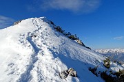 58 Scendendo in cresta con attenzione